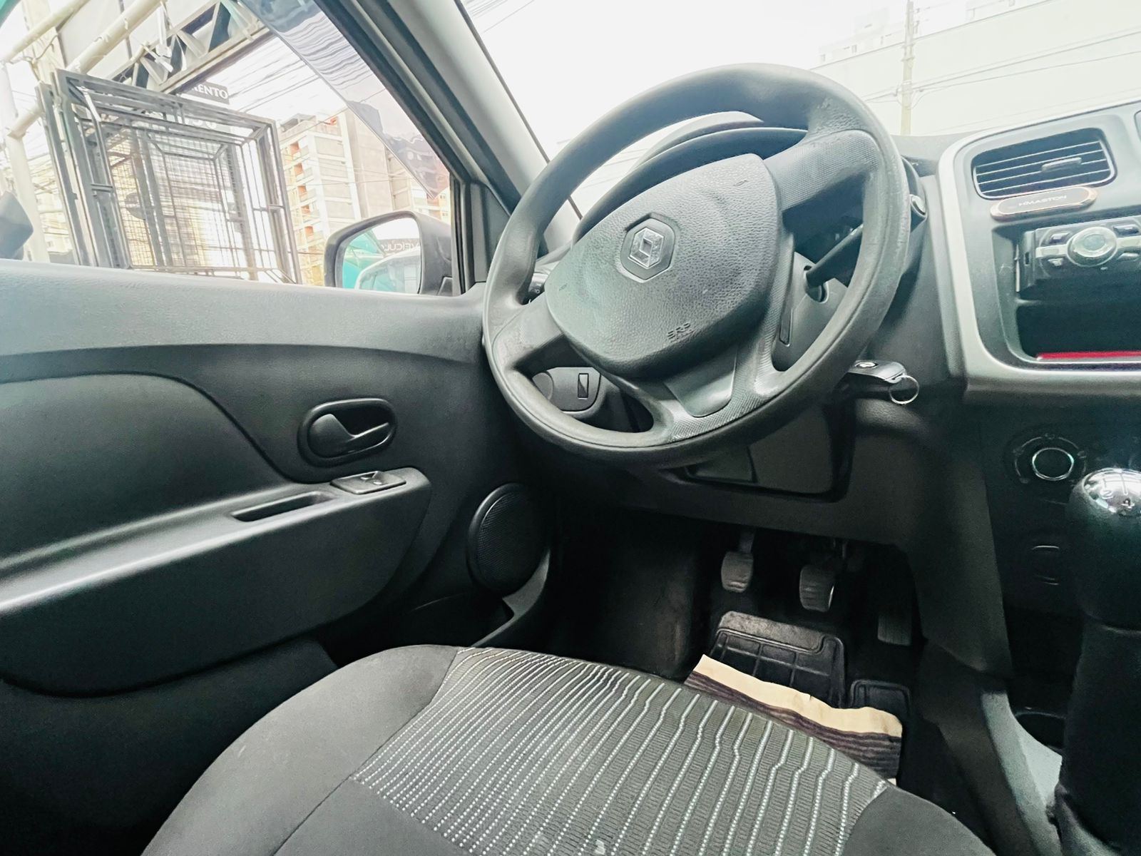 sandero volante
