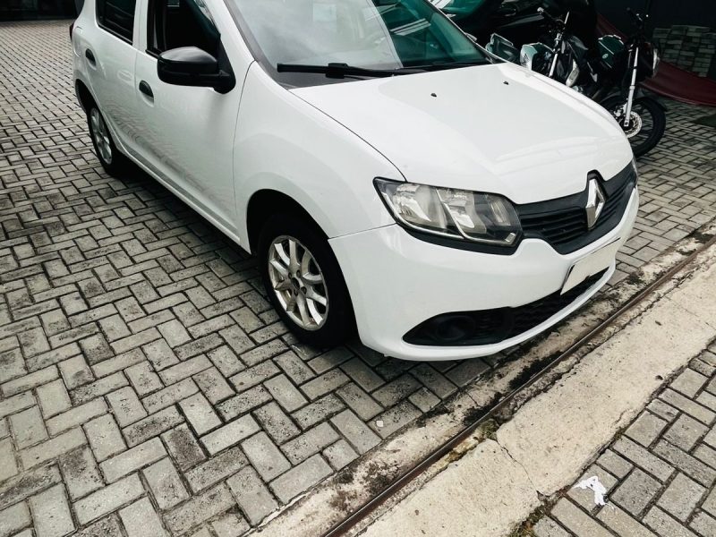 sandero frente lateral